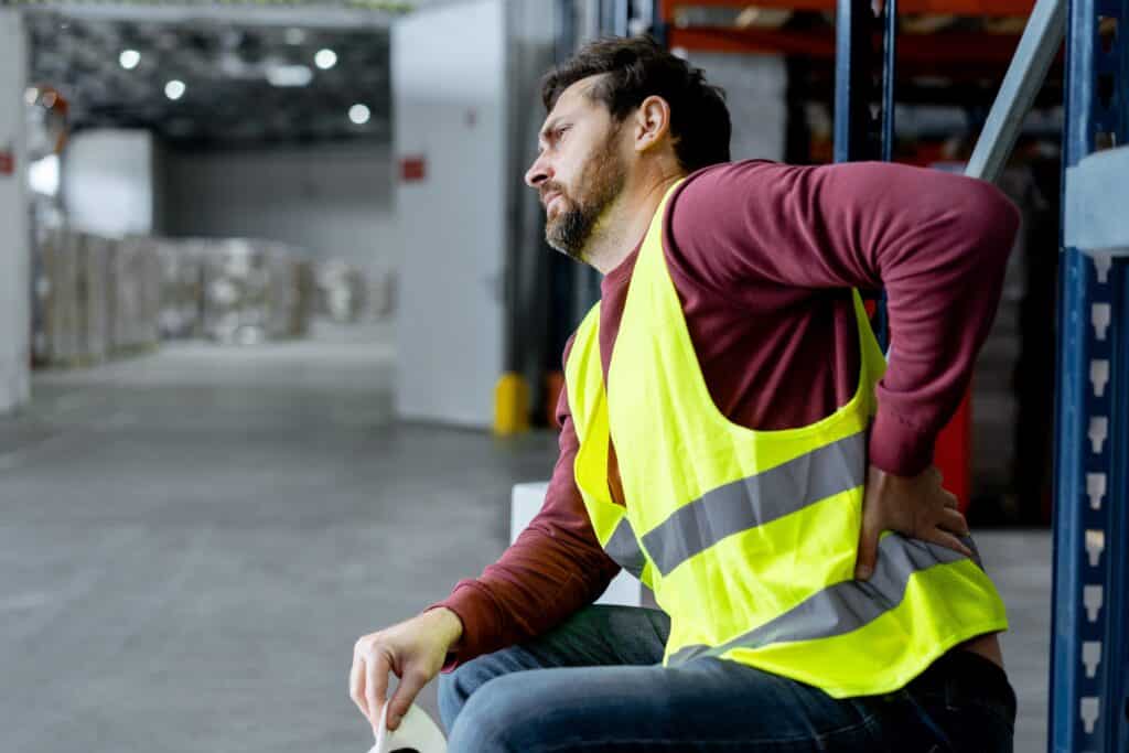 Homme douleur au dos